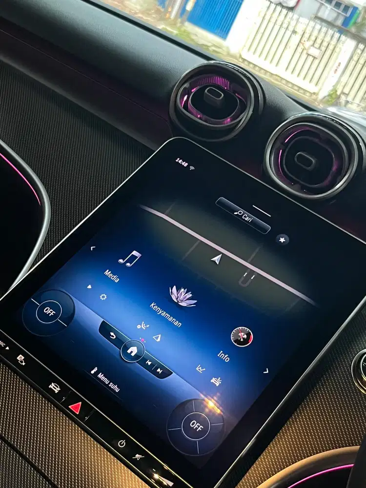 Mercedes-Benz C200 2023 Bensin