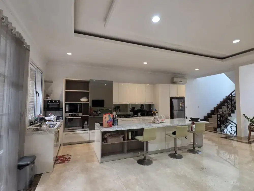 DIJUAL CEPAT Turun Harga 1M Rumah 3 Lantai Aristoteles Gading Serpong, LT 300 m² LB ±600 m² Harga 12M Nego Sampai Deal