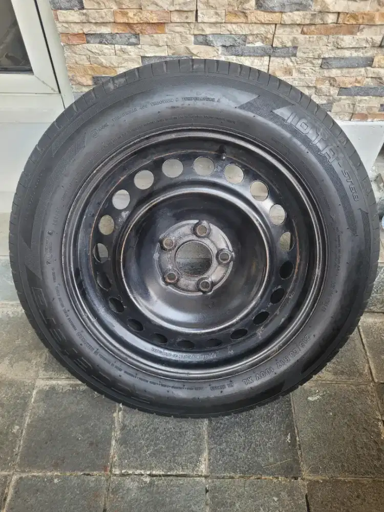 Velg Kaleng Hyundai Tucson Ring 17 Plus Ban Seperti Baru (1 Buah)