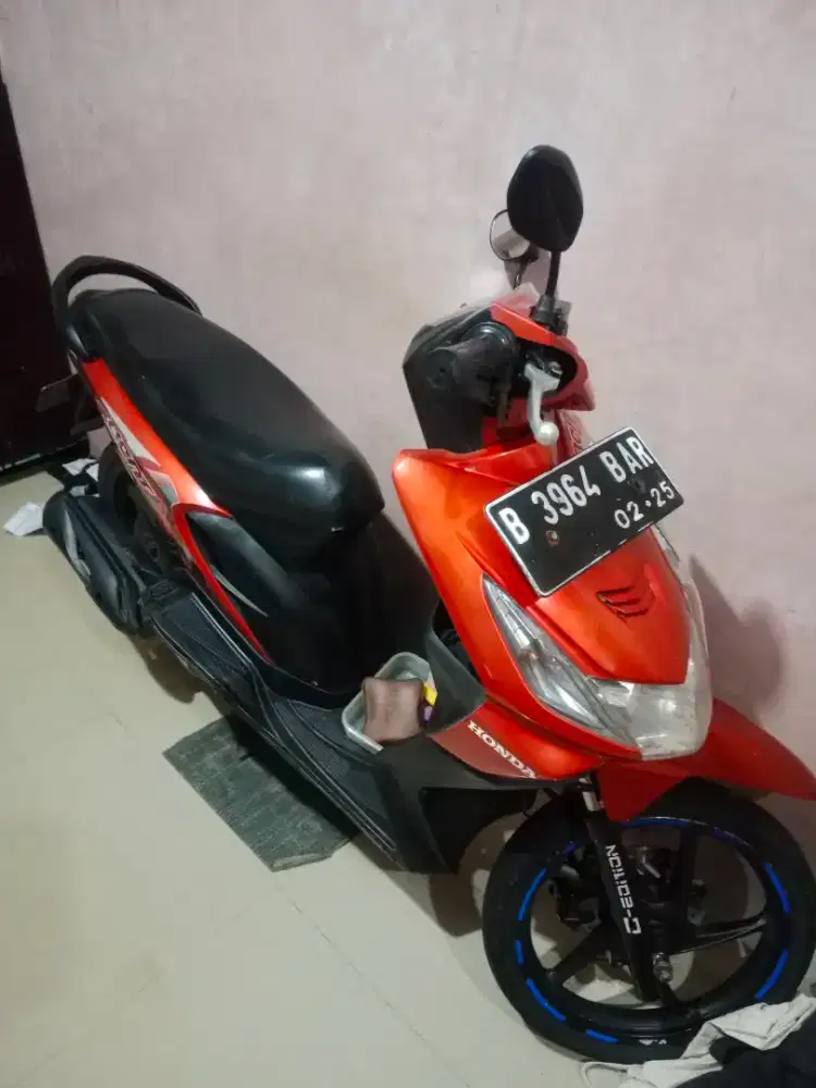 Merah Marun Sang Legendaris