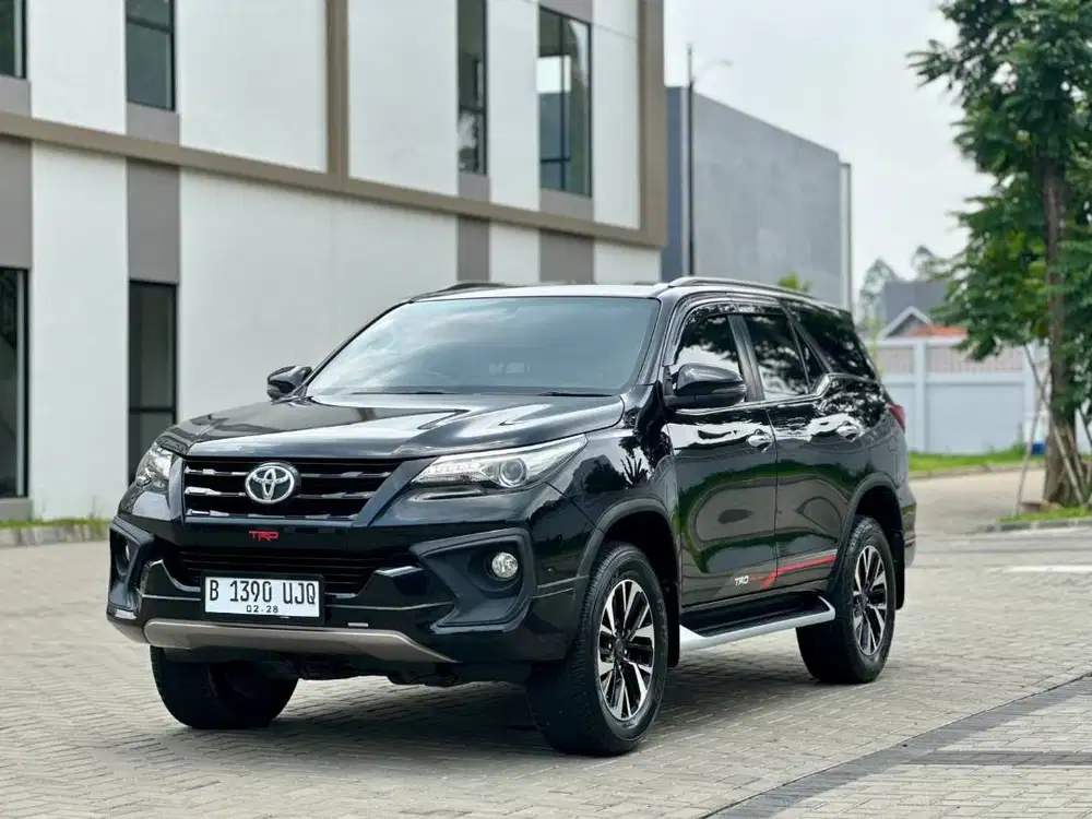 Fortuner 2.4 VRZ TRD AT Pemakaian 2018 Low KM Pajak Panjang Siap Pakai