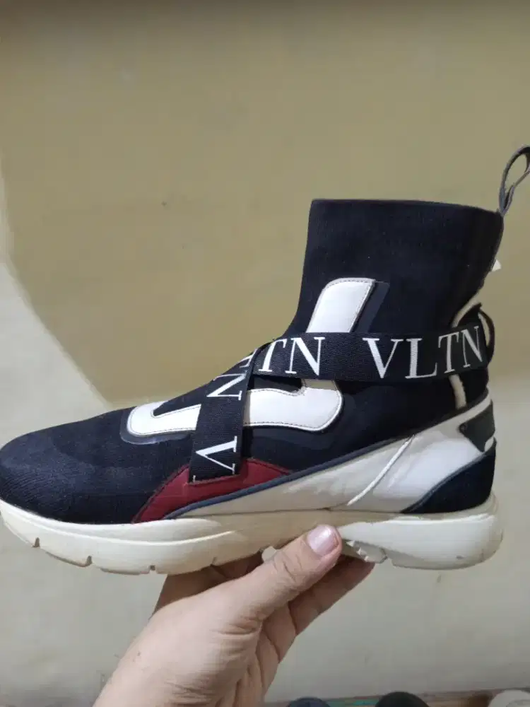 Sepatu valentino gravani original