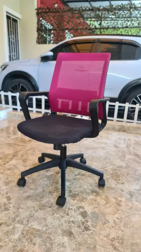 Dijual Second Kursi Kantor/Belajar / Komputer Informa Sandaran Sedang