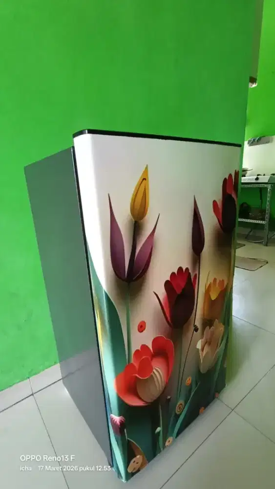 Djual kulkas 1 pintu merk sharp masih bagus