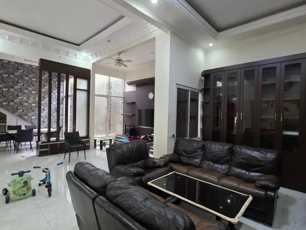 DISEWAKAN Rumah Cluster San Lorenzo Gading Serpong, LT 240 m² LB ±380 m² Full Furnish Harga 220 Jt/Tahun