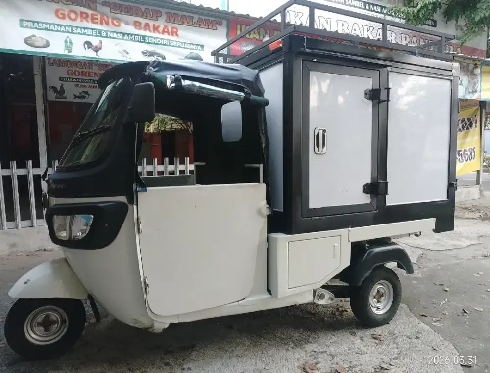 Motor Roda 3 TVS Box (Bajaj), Bentuk Seperti Mobil