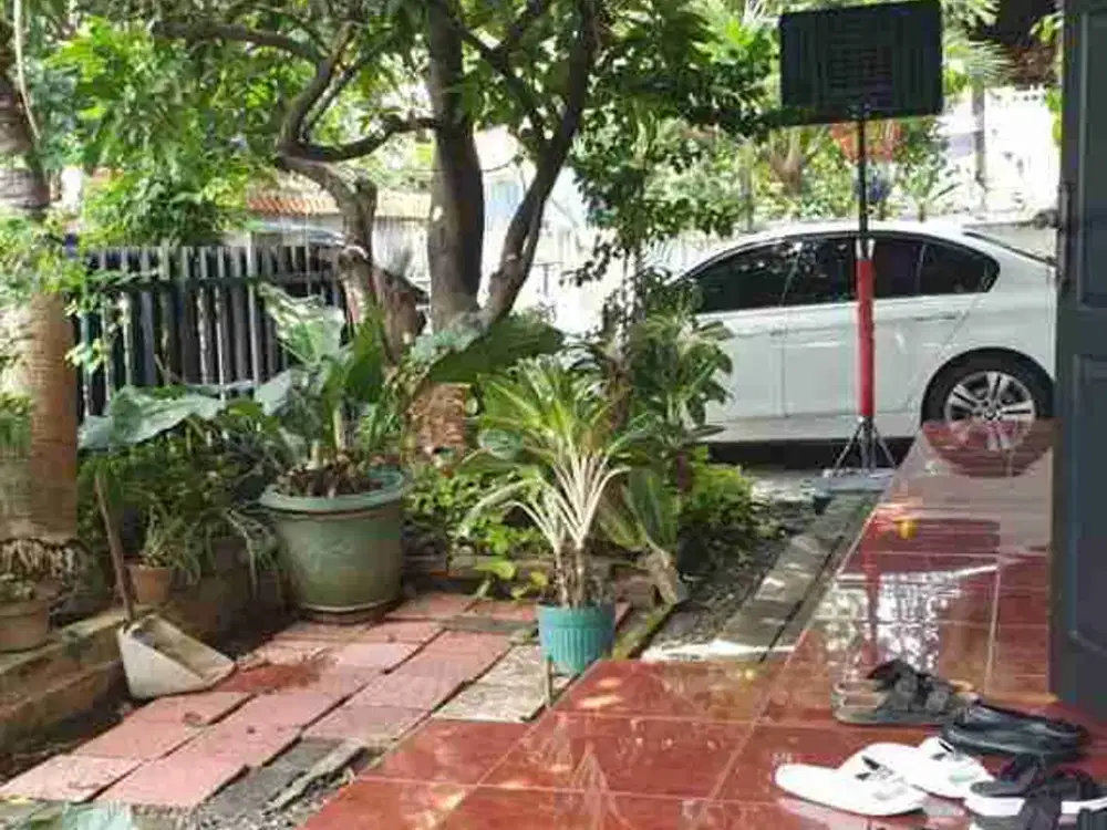 DIJUAL CEPAT Rumah di Menteng Jakarta Pusat, LT 355 m² LB 210 m² Harga 12,5M Nego Tipis