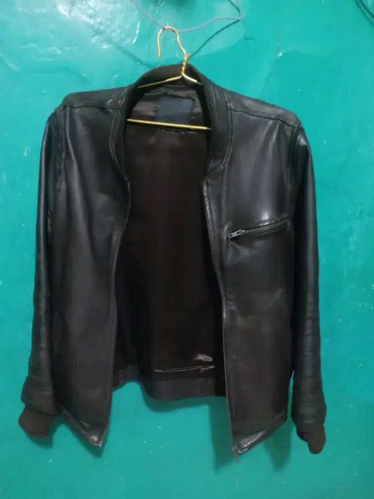 Jaket kulit asli,masih bagus,bekas pakai sendiri