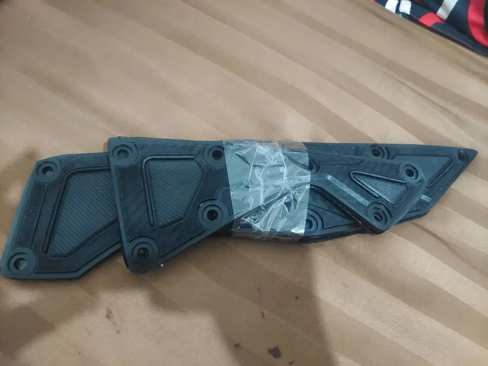 Karpet Alas Kaki NMAX 2016 Anti Slip – Baru Belum Dipakai