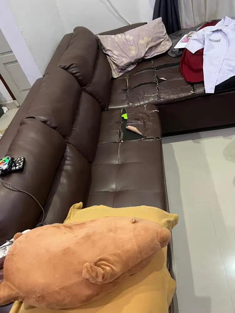 Sofa L tinggal tukar kulit aja auto baru lagi