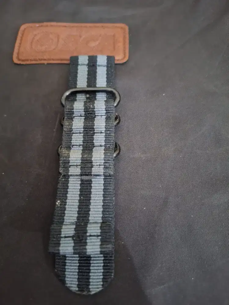 Tali jam tangang 
Warna hitam putih 
Limited edition 
Barang terawat