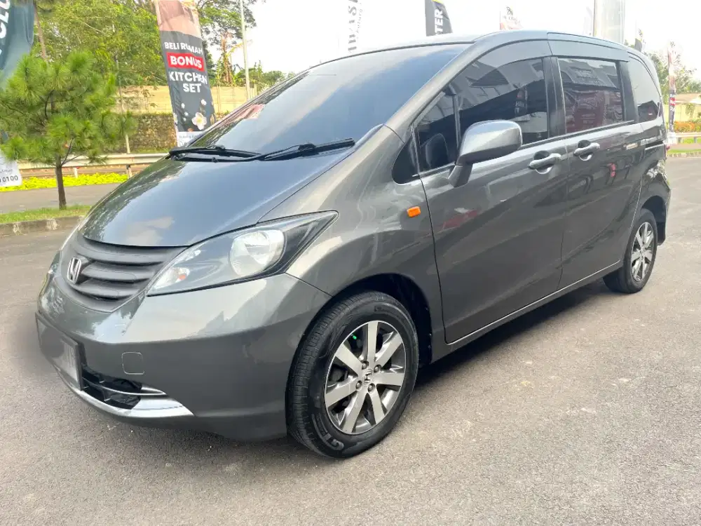 HONDA FREED SD 1.5 A/T 2011