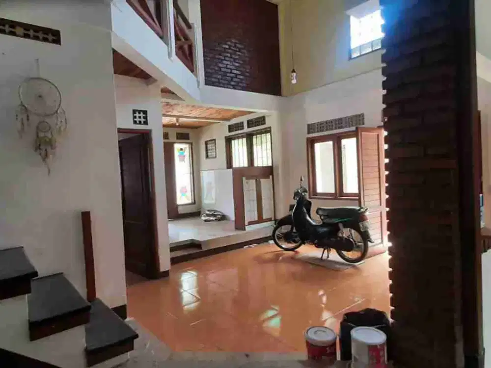 SEWA RUMAH LUAS NYAMAN KEMBAR (L)