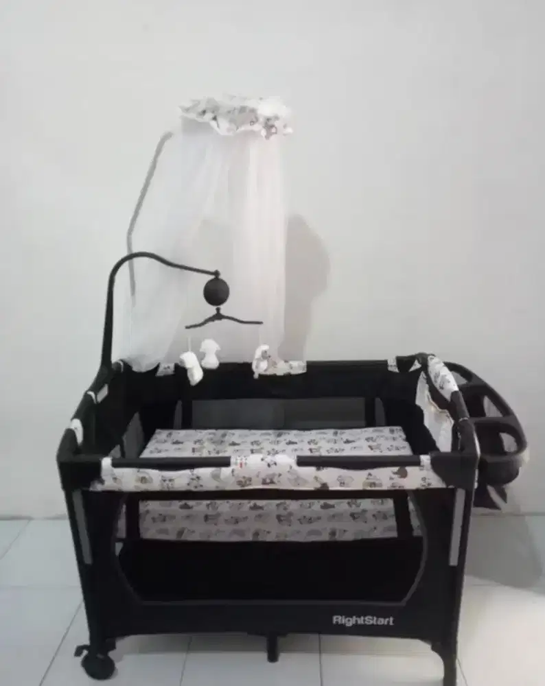 Tempat tidur box bayi