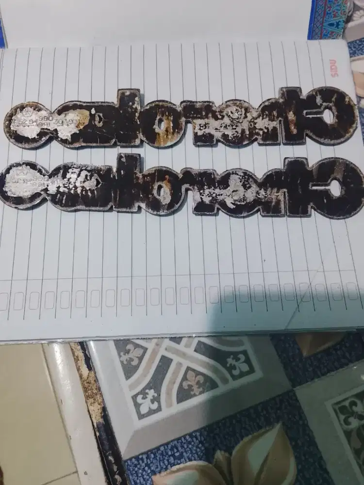 Emblem jeep cherokee