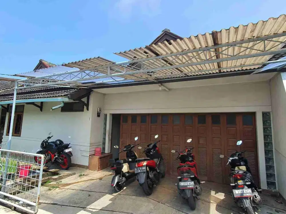 Rumah besar asri siap pakai