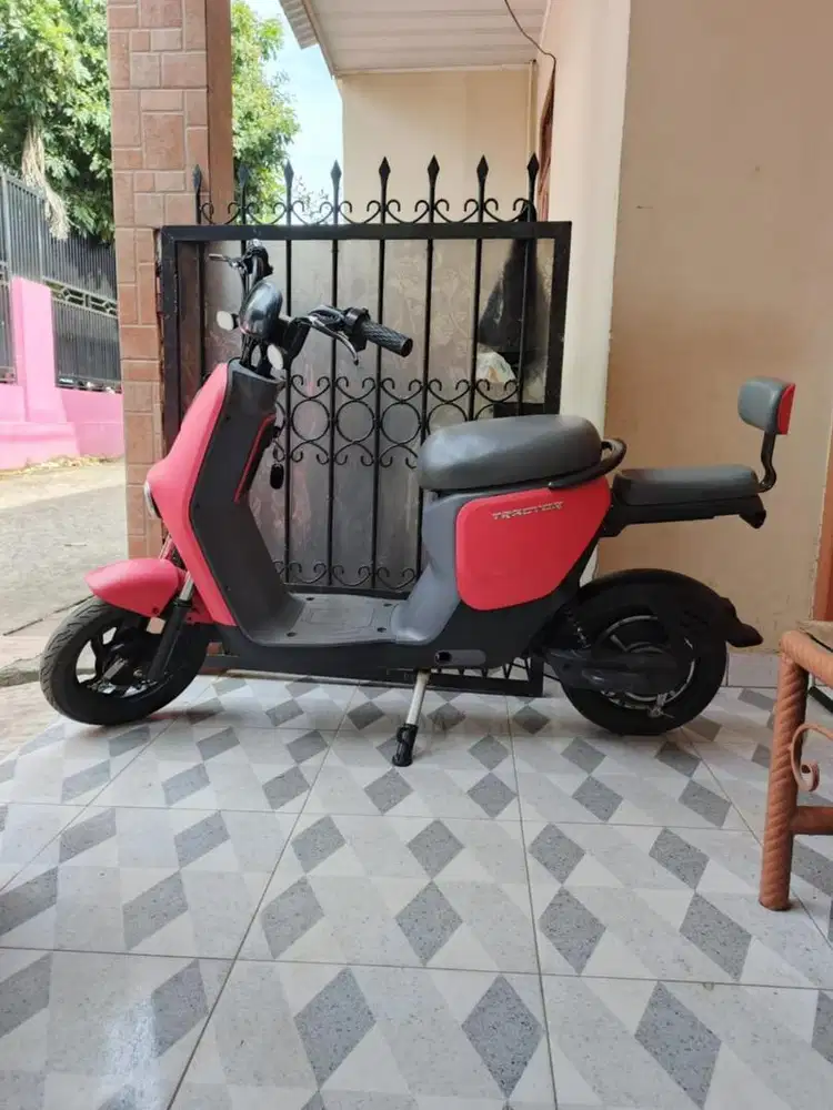 Sepeda listrik second like new murcee abiss