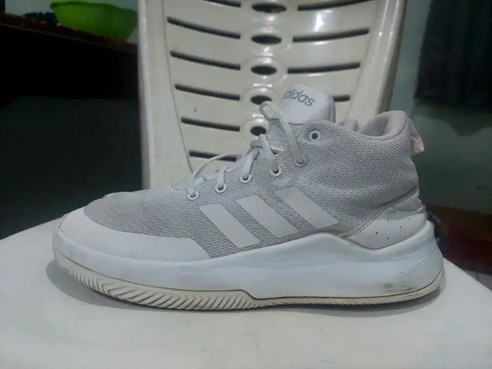 Addias Runing Size 42