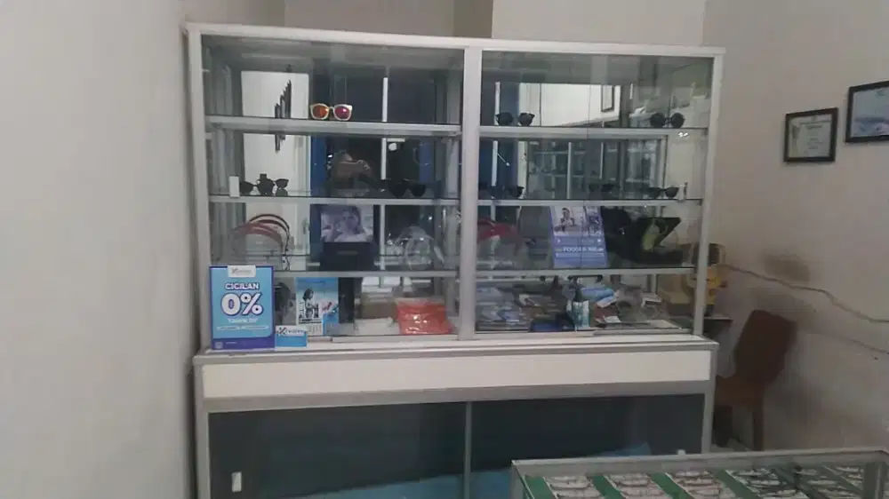 ETALASE MEJA DAN DINDING