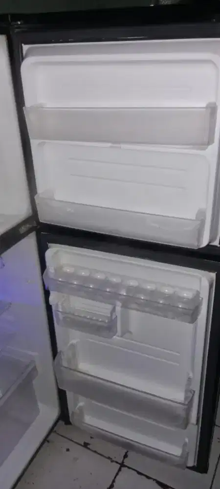 Merk Sharp, Kulkas 2 pintu