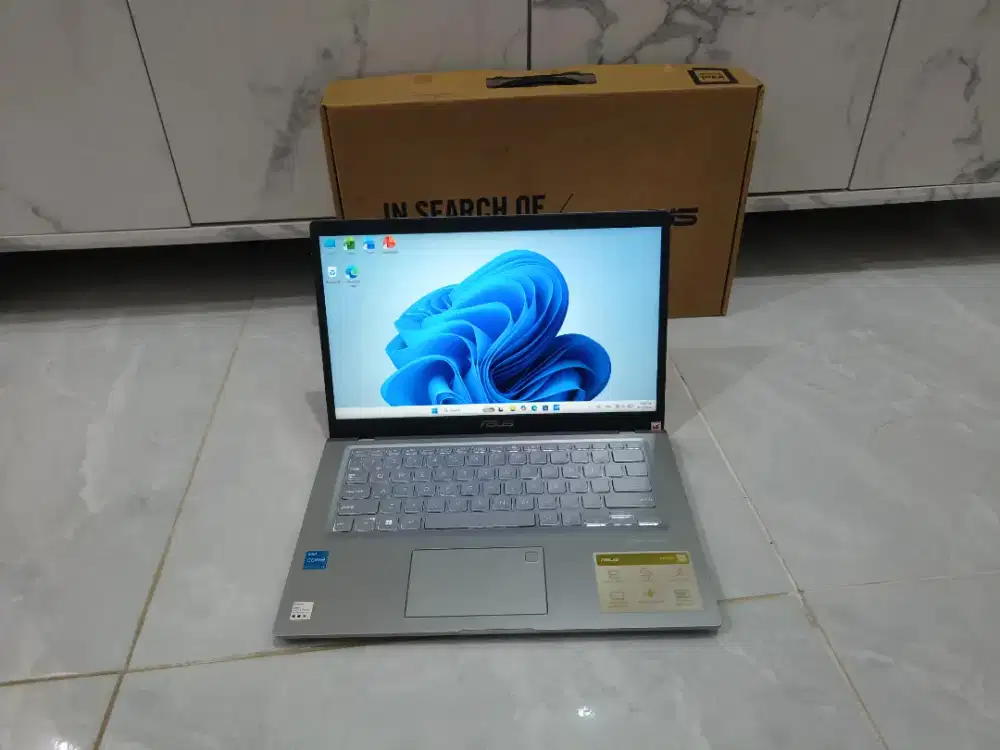 Laptop asus core i3 gen 11 8/256gb kondisi mulus like new