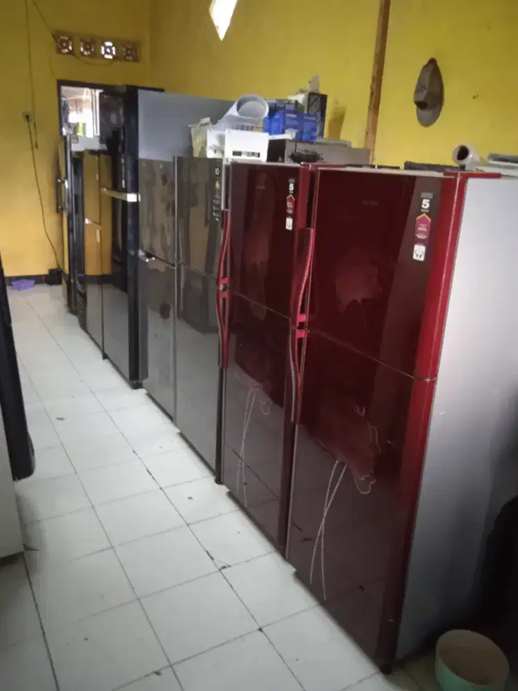 Jual barang tarikan nya Kulkas 2 pintu merk Polytron beleza