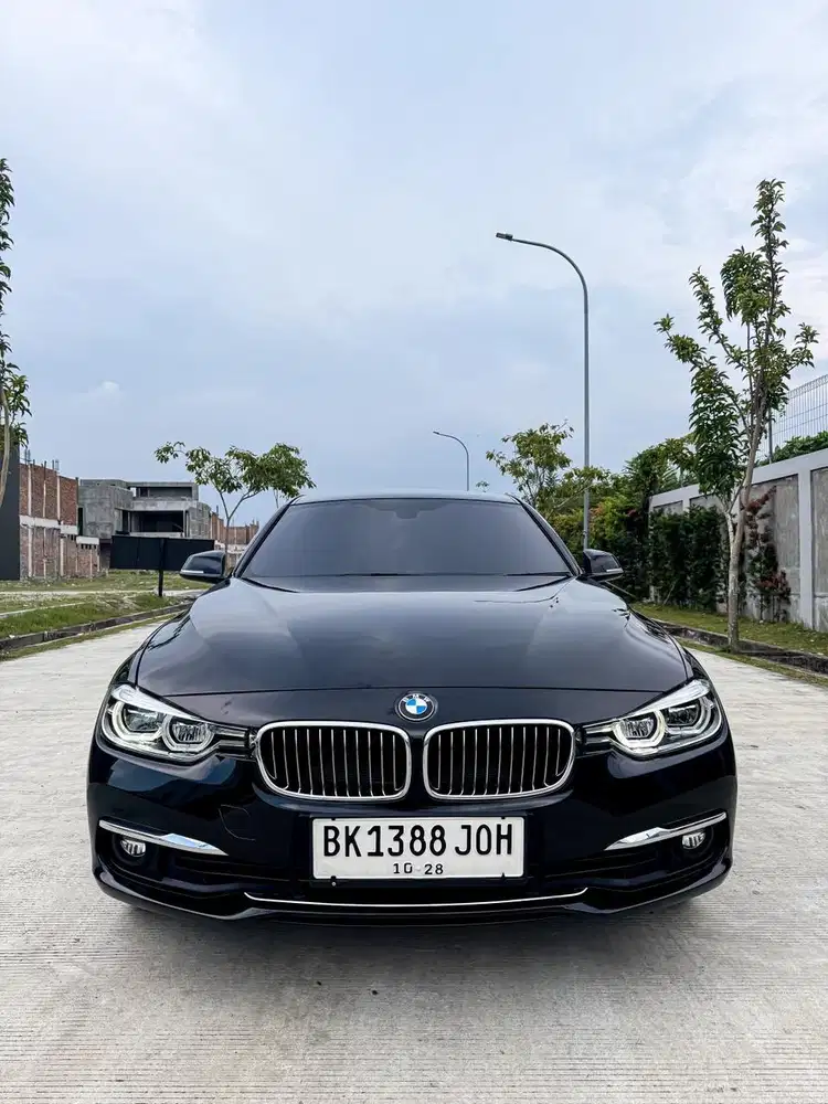 Bmw 320i Luxury LCI 2018 A/T