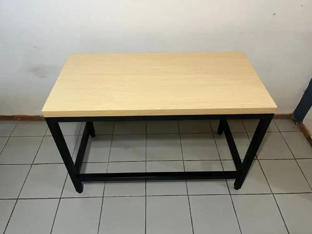 meja kantor kaki besi