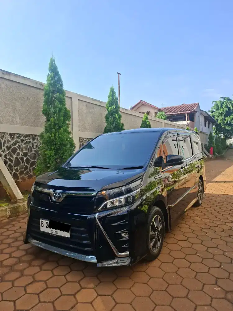 (Harga Cash) Voxy NIK 2018 Hitam