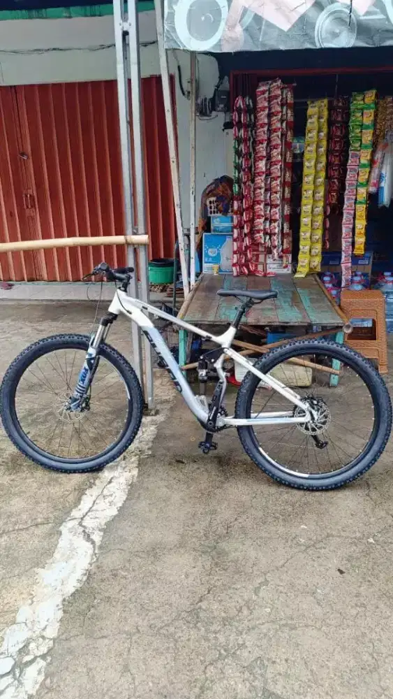 Sepeda avand factor one ukuran 27.5