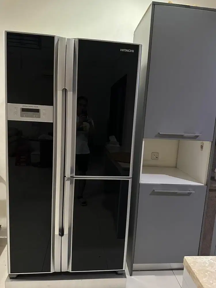 Kulkas 2 pintu merk Hitachi