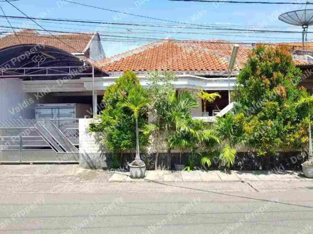 RUMAH USAHA KOMERSIAL STRATEGIS DI CIPUNEGARA PUSAT KOTA SURABAYA