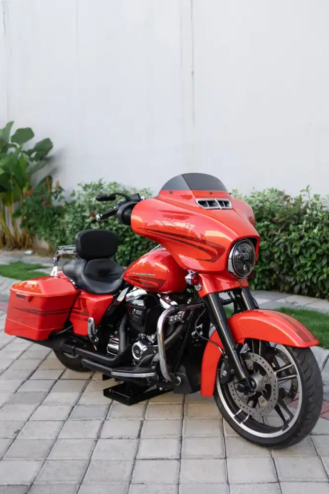 Harley Davidson Street Glide M8 2017 Rare Color Low Odo