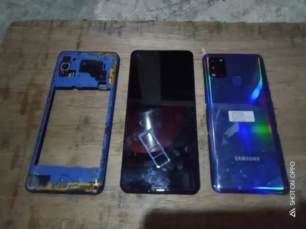 punya lcd kesing,baterai,sm kamera belakang bks copotan hp Samsung a21