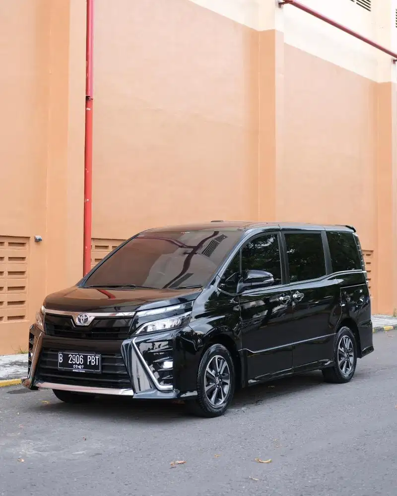 (DP 5 Jt) TOYOTA VOXY 2.0 AT 2017 Sunroof 2018//2019