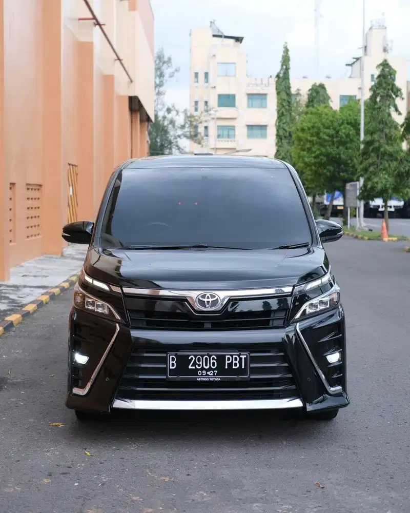 (DP 5 Jt) TOYOTA VOXY 2.0 AT 2017 Sunroof 2018//2019