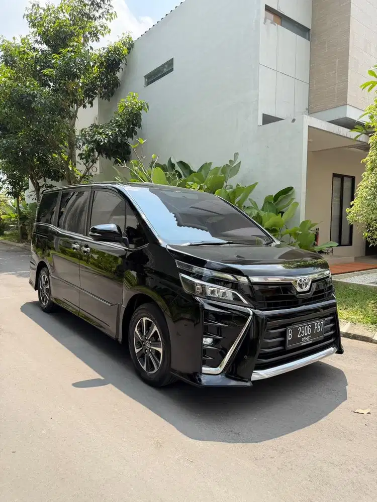 (DP 5 Jt) TOYOTA VOXY 2.0 AT 2017 SUNROOF 2018/2019