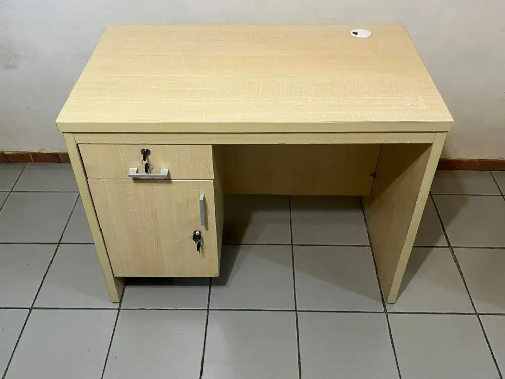 meja kantor bahan multiplek