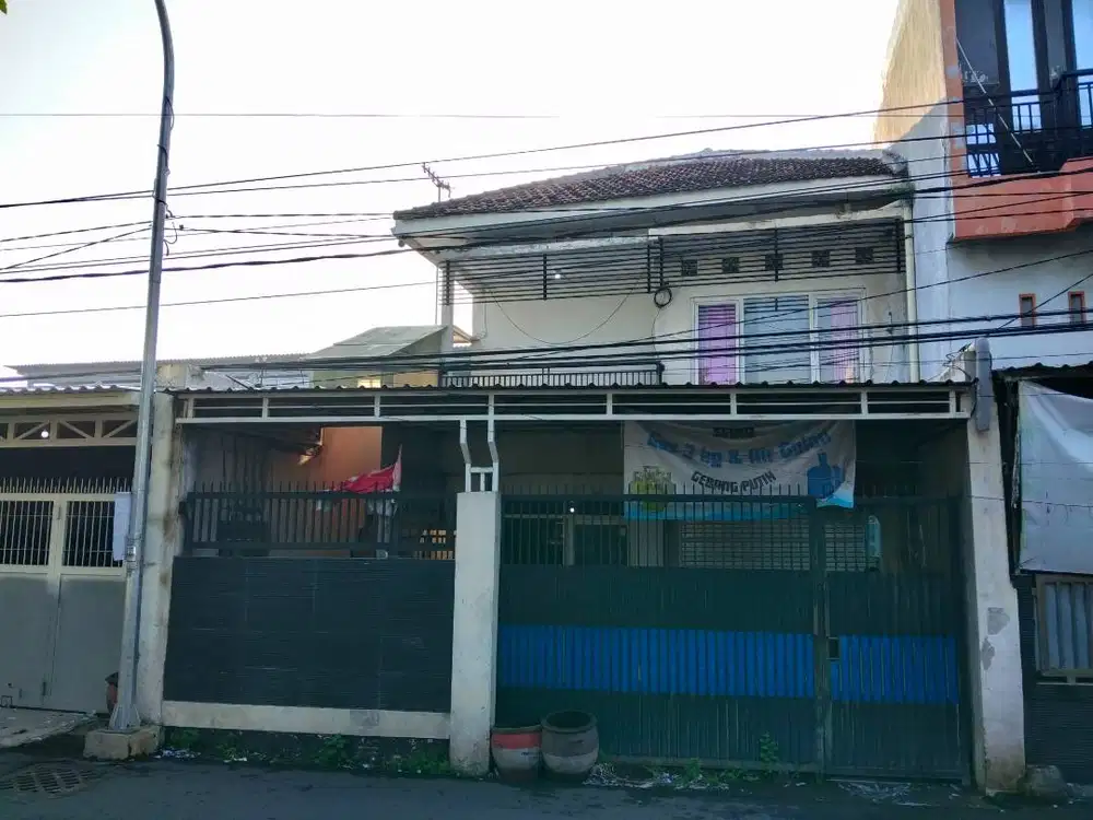 Dijual rumah kost putri gebang putih Surabaya