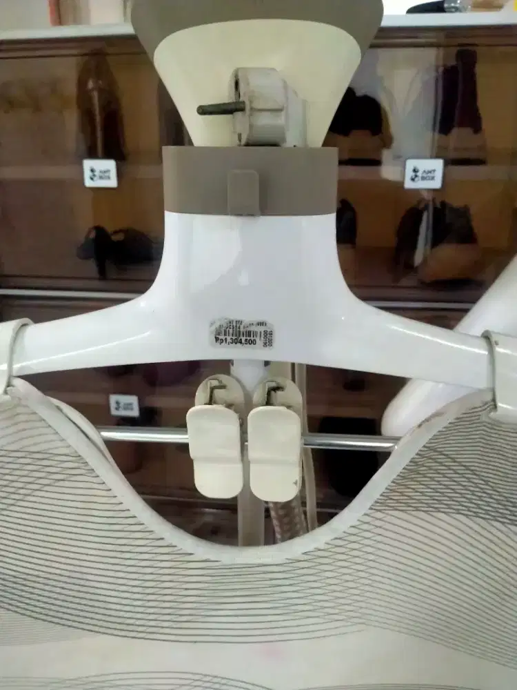 Setrika uap kondisi uapnya tidak keluar.perlu diservis