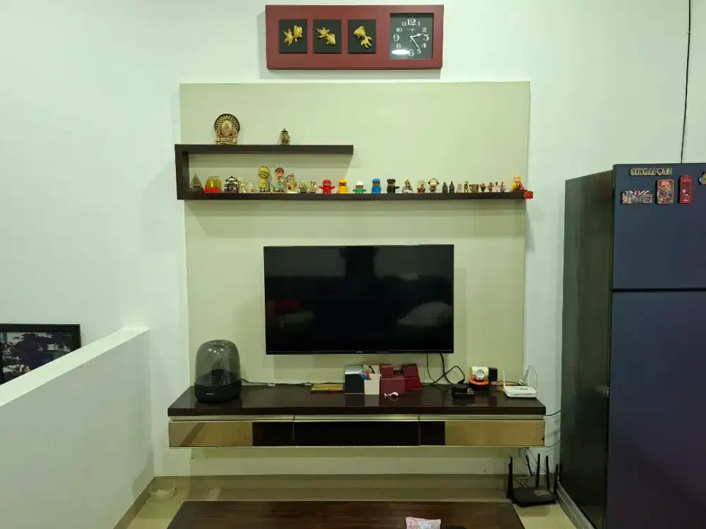 Rak TV gantung minimalis