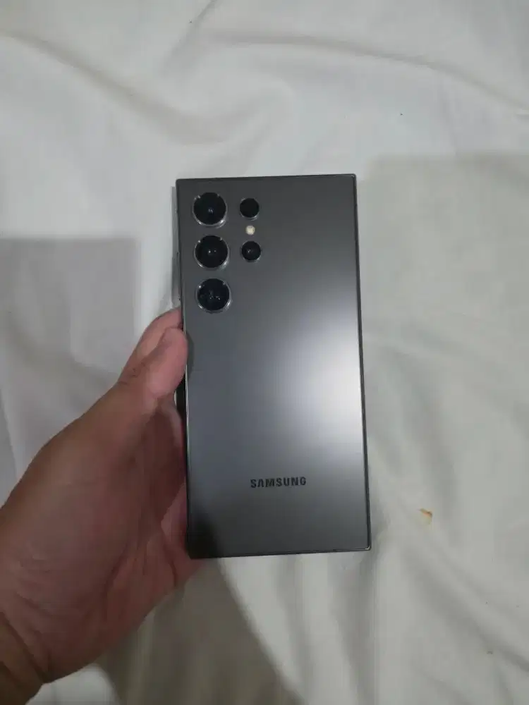 Samsung S24 Ultra 12/1Tb sein