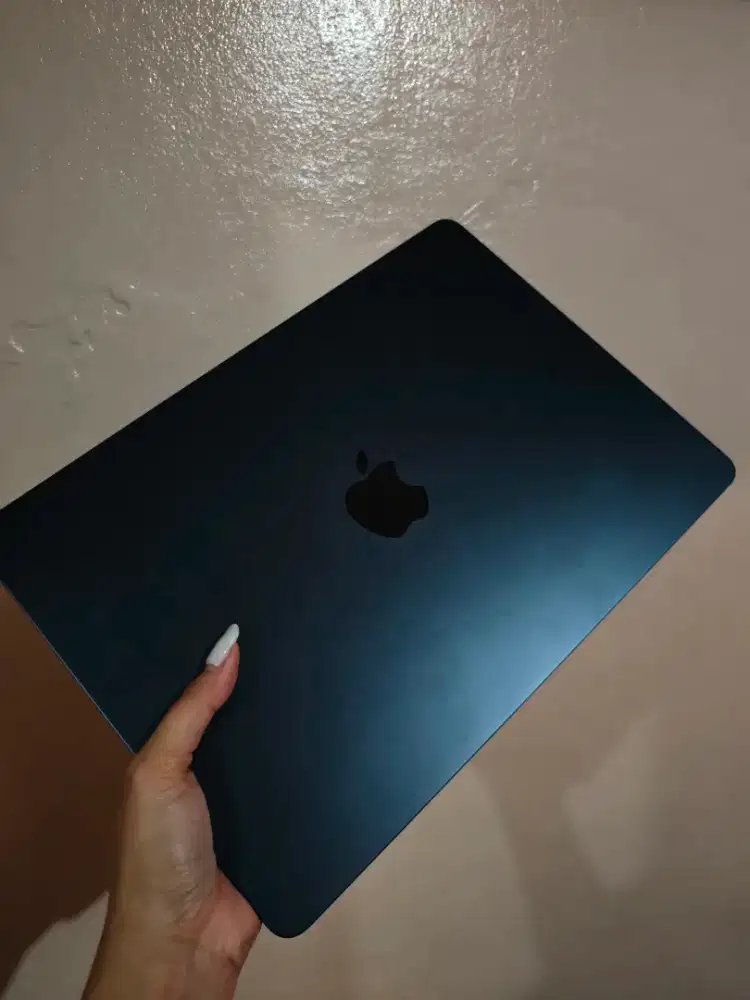 BNOB April 2027 iBox Macbook Air M3 8/256gb 13.6 inch Apple 13 inc