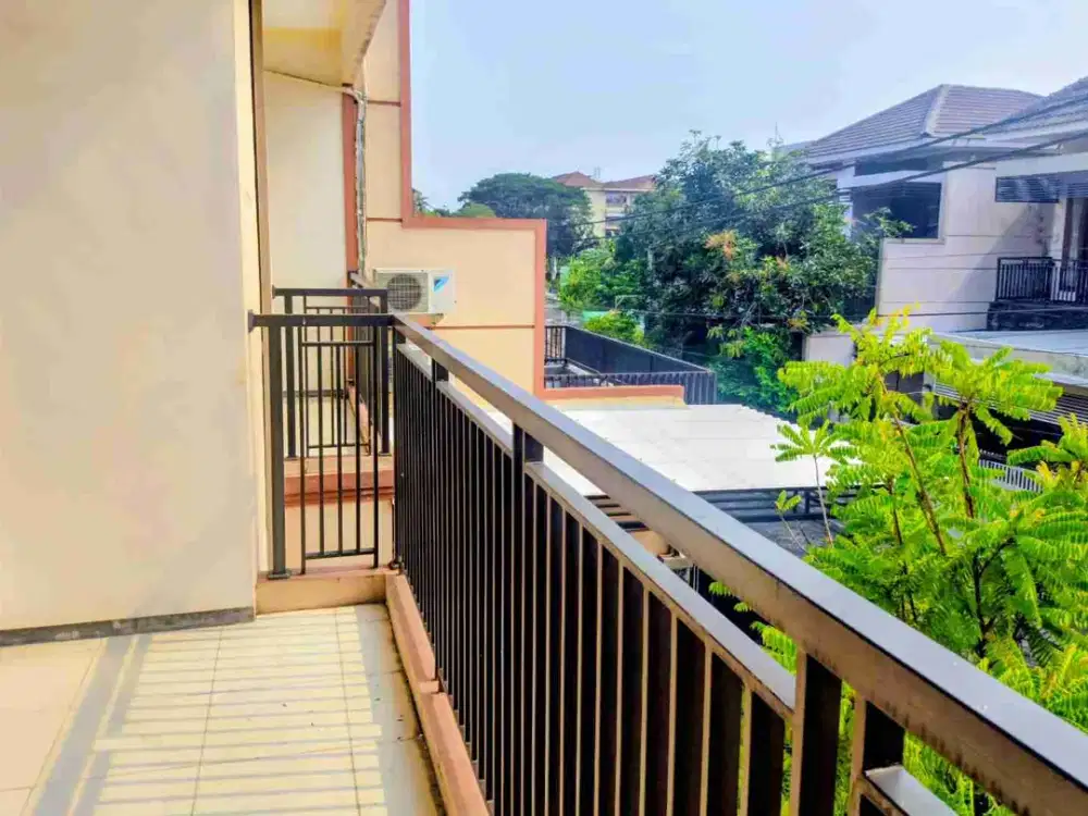 Rumah dijual 2lantai di Grand Rose Sidoarjo kota