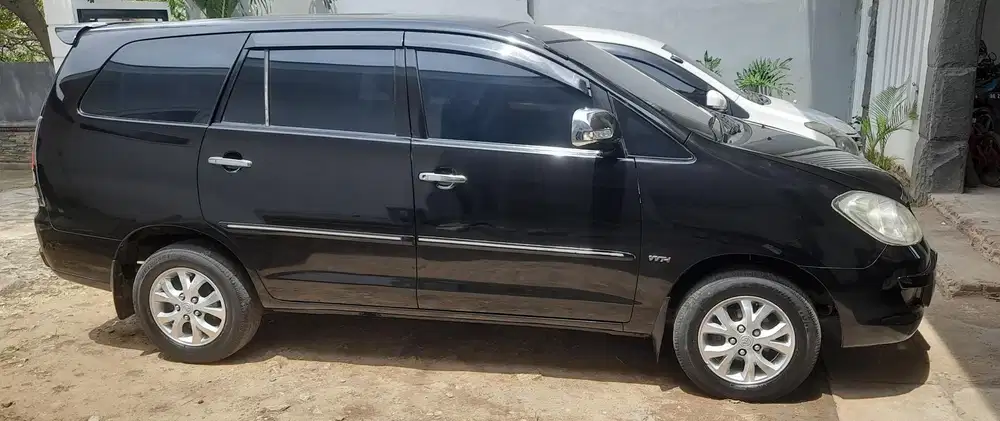 Toyota Kijang Innova 2006 Bensin