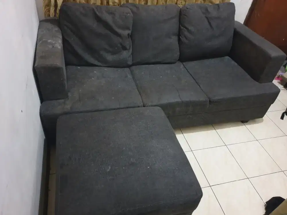 Kursi sofa warna abu tua