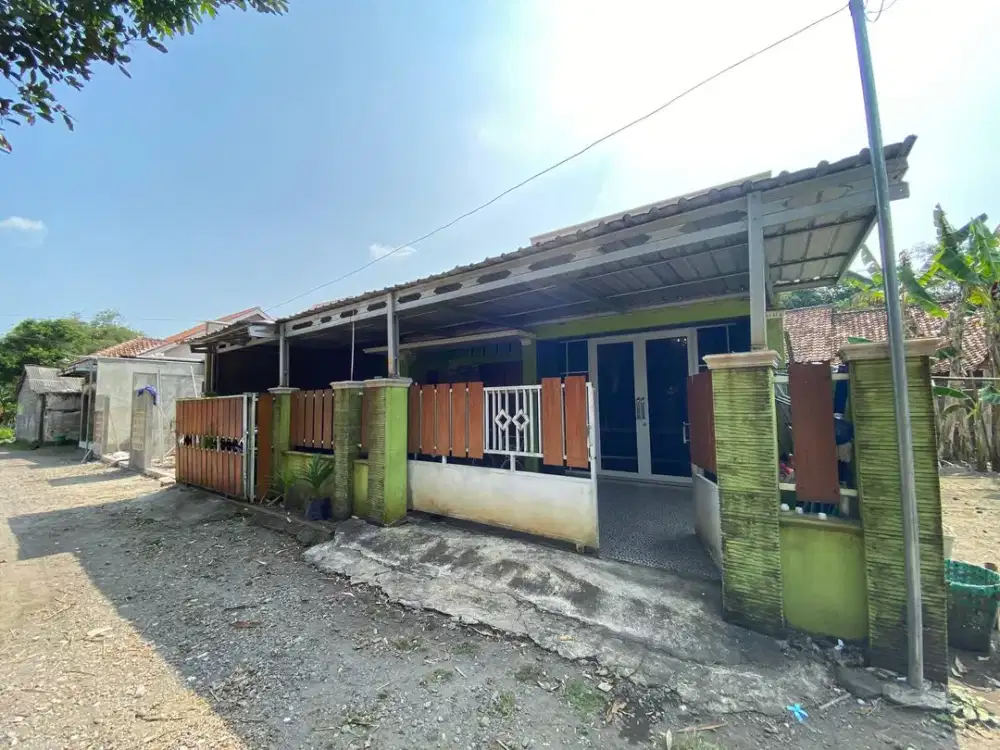 Rumah Secondary di belakang SAMSAT Sleman Jalan Magelang Triharjo Sleman