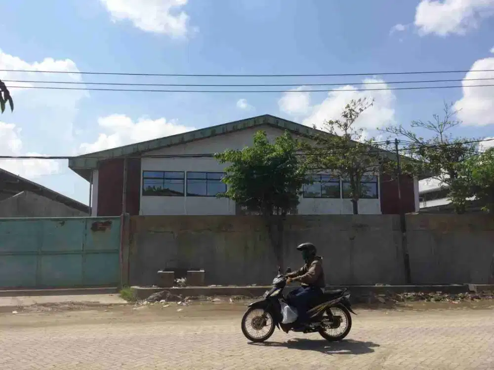 LANGKA! DIJUAL GUDANG MARGOMULYO PERMAI III LOKASI DEKAT GATEWAY PERGUDANGAN SIAP PAKAI AREA LUAS LANTAI SUDAH KERAMIK