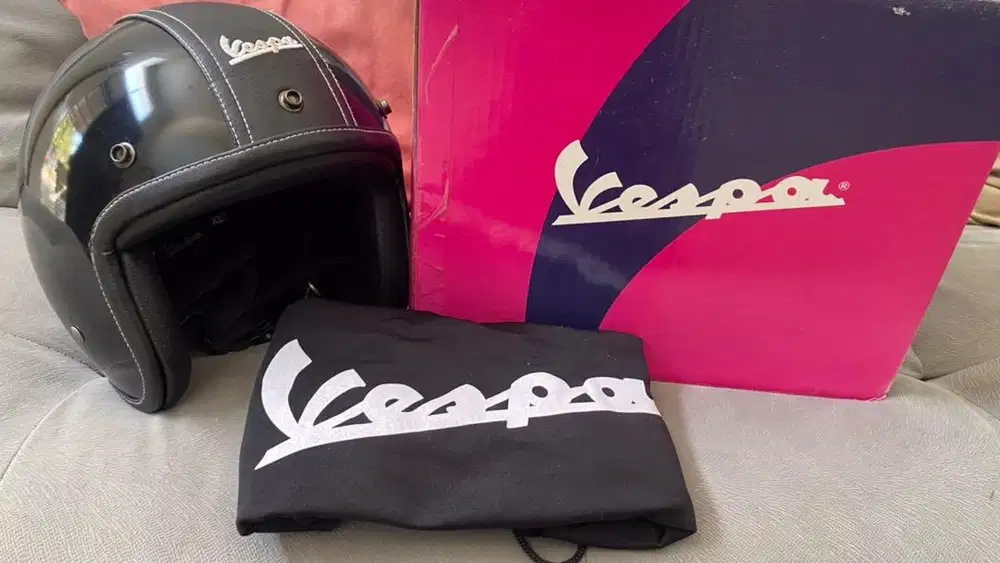 Helm vespa original 100% warna hitam
