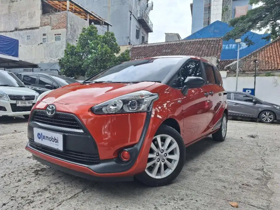 DP MURAH Toyota Sienta 1.5 E Bensin-MT 2016 Orange CSOPB